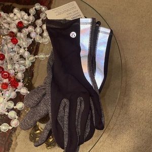 NWT Lululemon Run With Me Gloves - Reflective